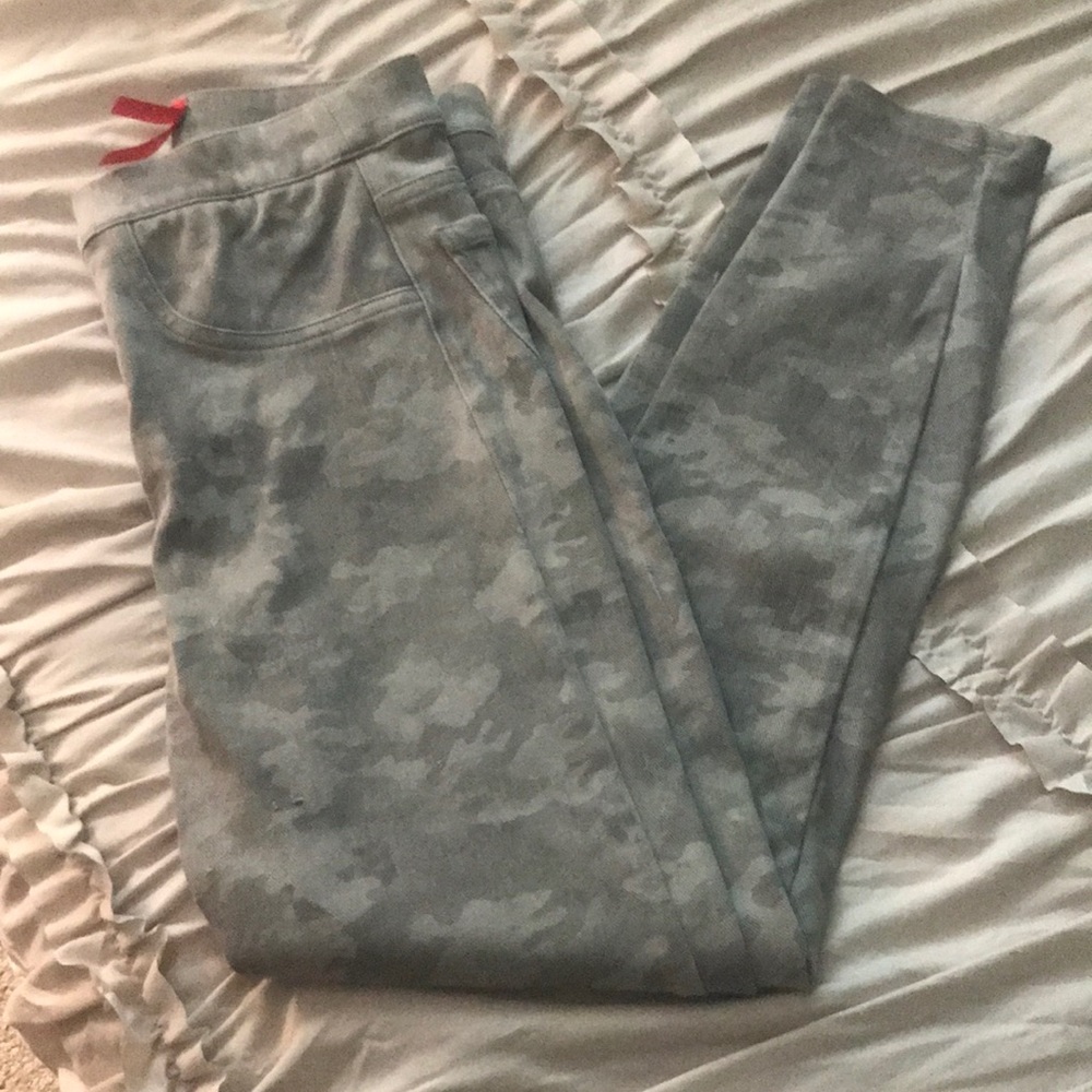 Size S/P Spanx muted camo leggings - Picture 1 of 2